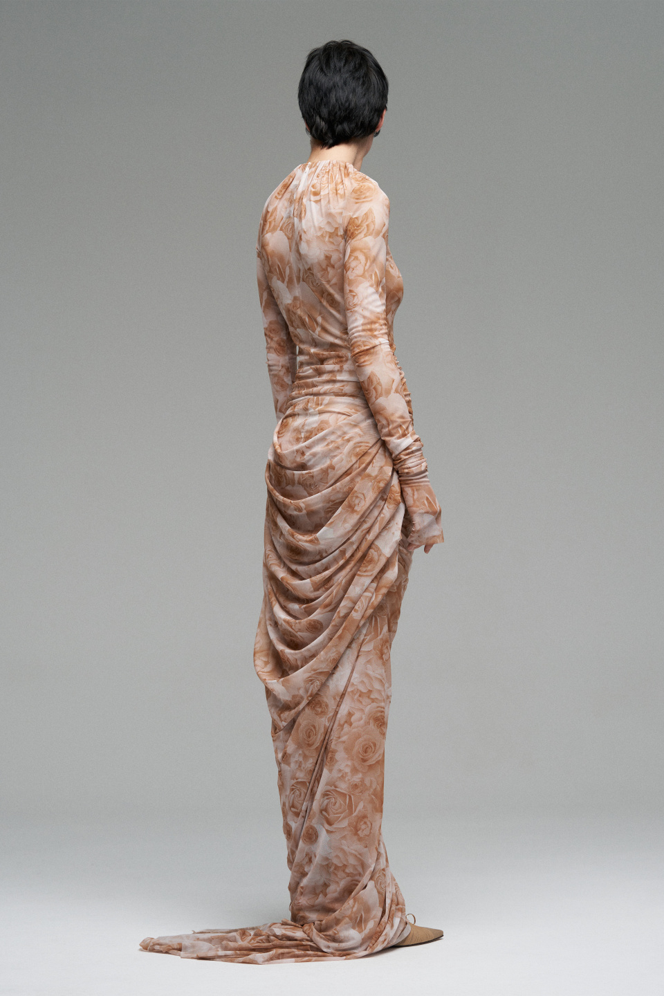 Платье с драпировкой из эластичной сетки с турнюром, фото 3